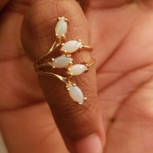 18k Opal leaf gold ring size 6